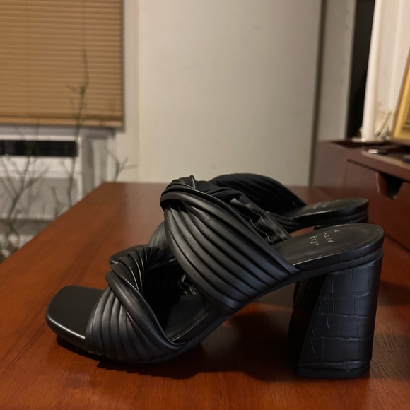 FINAL PRICE (consigning soon) A New Day Jessa Mule Heels in Black Size 6 - Picture 2 of 5